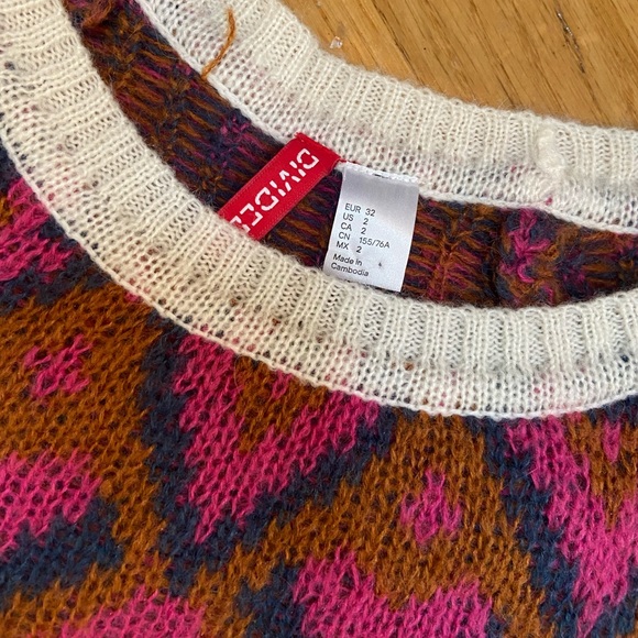 Womens aztec print sweater - Picture 2 of 2